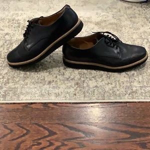 Clarks artisan flick Rosetta perforated oxfords